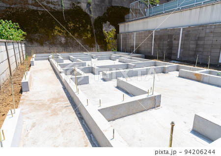 住宅　基礎工事　ベタ基礎完成 94206244