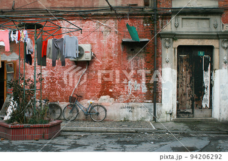 上海のレンガの壁 94206292