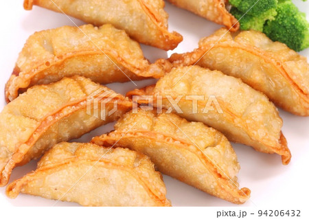 揚げ餃子　ギョウザ　揚げ物　おかず 94206432