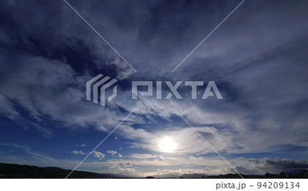 多様な雲が現れた爽やかな初秋の朝空・超広角・空主体・220906am 多様な雲が現れた爽やかな初秋の朝空・超広角・空主体・220906am 94209134