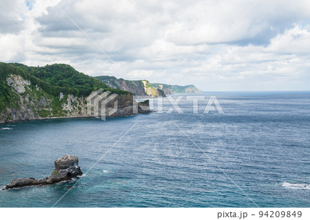 黄金岬から茶津海岸の積丹ブルーの絶景 黄金岬から茶津海岸の積丹ブルーの絶景 94209849