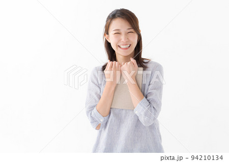 本を持つ女性 白背景 本を持つ女性 白背景 94210134