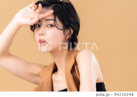 女性　ビューティー　美容　メイク　スキンケア 94210248