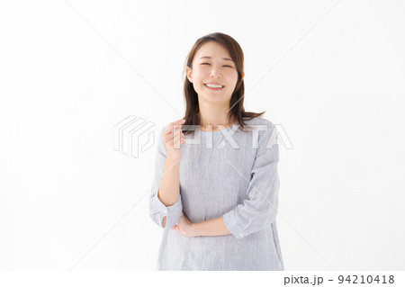20代女性のポートレート 94210418