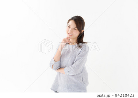 20代女性のポートレート 94210423