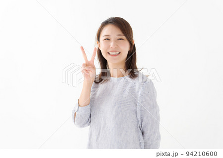 20代女性のポートレート 94210600