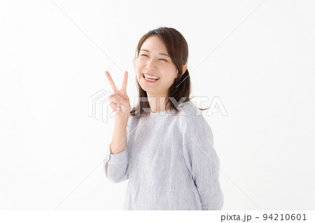 20代女性のポートレート 94210601