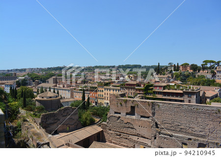イタリアローマの高台からの風景 94210945