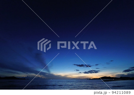 多様な雲が現れた初秋の海岸夕景・超広角・空主体・220904pm 多様な雲が現れた初秋の海岸夕景・超広角・空主体・220904pm 94211089