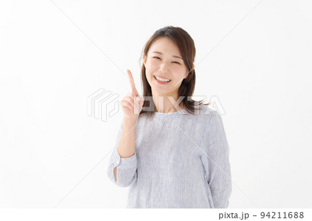 30代女性のポートレート 94211688