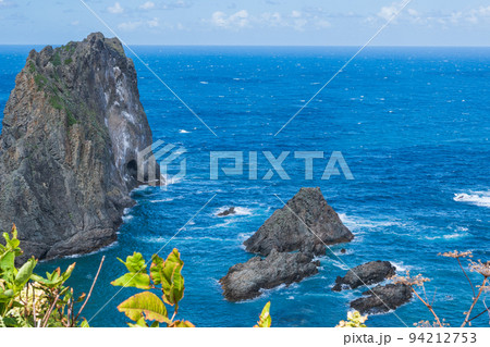 日本の渚百景 積丹岬・ 島武意海岸 堂々とした屏風岩と積丹ブルーの絶景 94212753