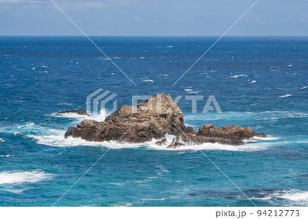 日本の渚百景 島武意海岸の積丹ブルー 94212773