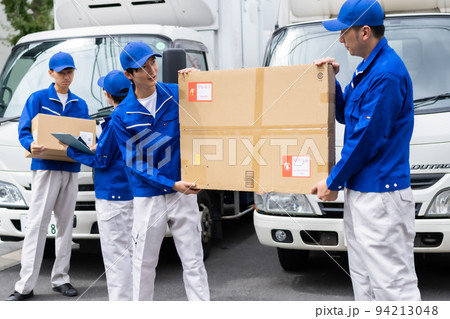 高級品の運搬を専門に行う運送業者 高級品の運搬を専門に行う運送業者 94213048