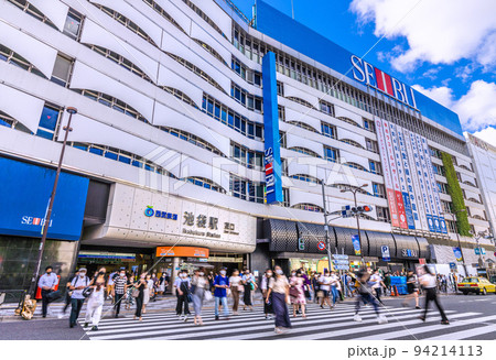 日本の東京都市景観 7週世界最多・死者数4週世界2番目。池袋駅前はコロナ禍前の人流=9月6日 日本の東京都市景観 7週世界最多・死者数4週世界2番目。池袋駅前はコロナ禍前の人流=9月6日 94214113