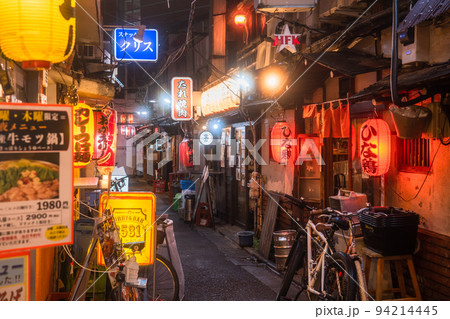 《東京都》三軒茶屋・ノスタルジックな飲み屋街 94214445