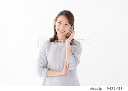 スマホを持つ女性 スマホを持つ女性 94214584