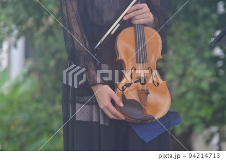 バイオリン　音楽ステージ 94214713