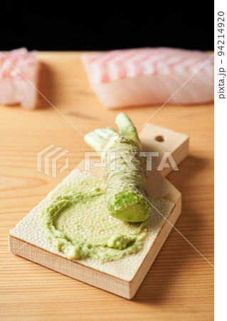 鮫皮ですりおろした山葵 94214920