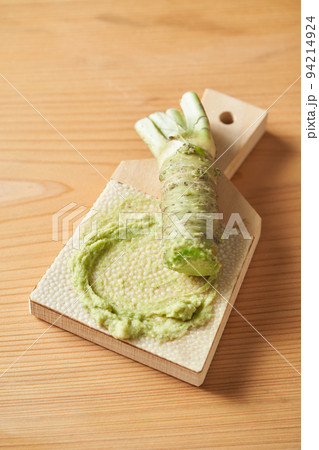 鮫皮ですりおろした山葵 94214924