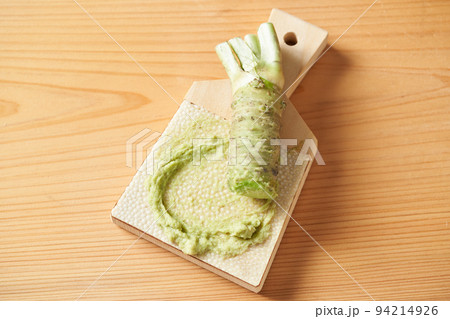 鮫皮ですりおろした山葵 94214926