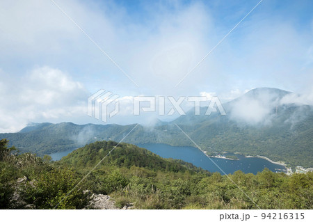 地蔵岳山頂からみる赤城大沼 94216315