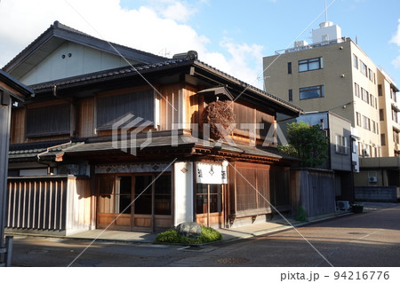 富山港北前船廻船問屋地区酒商田尻本店 富山港北前船廻船問屋地区酒商田尻本店 94216776
