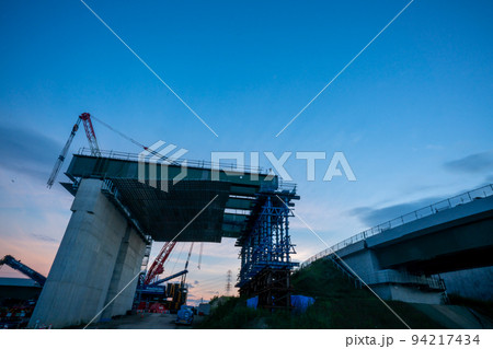 京都府城陽市の新名神高速道路の の建設現場 94217434