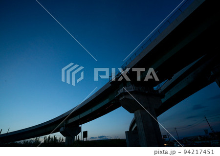 京都府城陽市の新名神高速道路の の建設現場 94217451