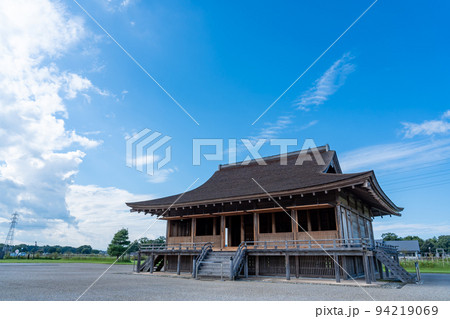 三重県明和町 復元されたさいくう平安の杜の正殿と秋空 三重県明和町 復元されたさいくう平安の杜の正殿と秋空 94219069
