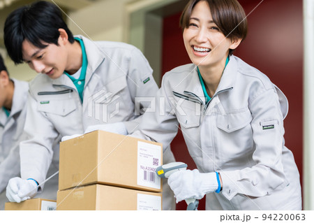 梱包とラベルを読む出荷検査チーム 梱包とラベルを読む出荷検査チーム 94220063