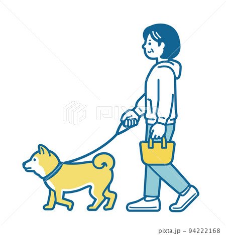 犬と散歩する女性 94222168