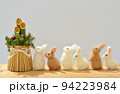羊毛フェルトのウサギと門松飾りの年賀素材 94223984