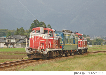 城端線 城端ー越中山田 JR西日本 DE10-1030+マヤ34-2005+DE10-1029 城端線 城端ー越中山田 JR西日本 DE10-1030+マヤ34-2005+DE10-1029 94224933