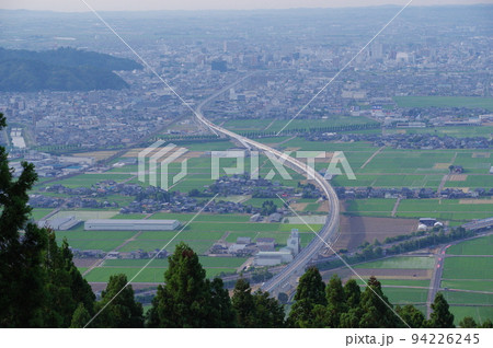 建設中の北陸新幹線　文殊山から北側福井市中心部方向　2022年6月 94226245