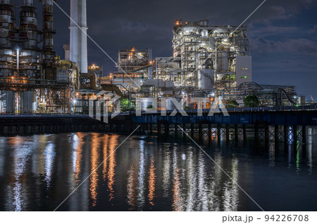 夕暮れの周南工場夜景夜の煌めき 94226708
