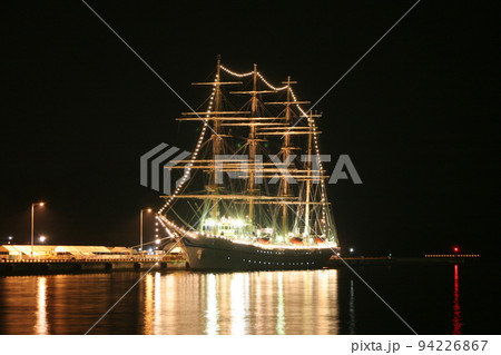 日本丸夜景 94226867