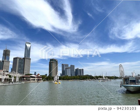 中国・蘇州の金鶏湖の風景（IFS・観覧車） 94230103