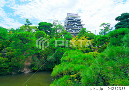 【日本100名城】福山城 福寿会館庭園と鉄板張り北壁外観復元完成後の天守1 広島県福山市 【日本100名城】福山城 福寿会館庭園と鉄板張り北壁外観復元完成後の天守1 広島県福山市 94232383
