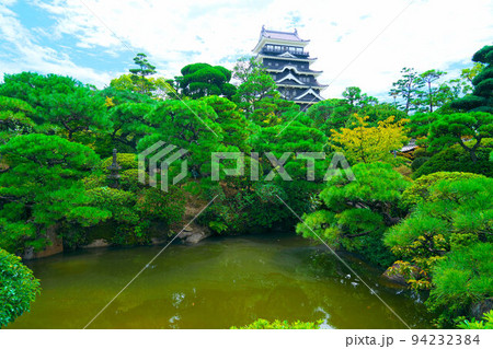 【日本100名城】福山城 福寿会館庭園と鉄板張り北壁外観復元完成後の天守2 広島県福山市 【日本100名城】福山城 福寿会館庭園と鉄板張り北壁外観復元完成後の天守2 広島県福山市 94232384