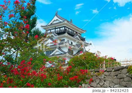 【日本100名城】福山城　外観復元完成後の天守とサルスベリの花1　広島県福山市 94232425