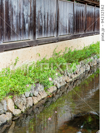 栃木県の城下町 喜連川の秋の景色 情緒豊かな御用堀 栃木県の城下町 喜連川の秋の景色 情緒豊かな御用堀 94232562
