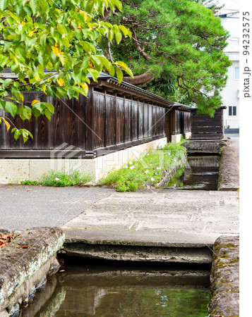 栃木県の城下町 喜連川の秋の景色 情緒豊かな御用堀 栃木県の城下町 喜連川の秋の景色 情緒豊かな御用堀 94232575