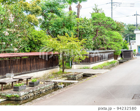 栃木県の城下町　喜連川の秋の景色　情緒豊かな御用堀 94232580