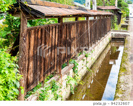 栃木県の城下町 喜連川の秋の景色 情緒豊かな御用堀の写真素材 栃木県の城下町 喜連川の秋の景色 情緒豊かな御用堀の写真素材