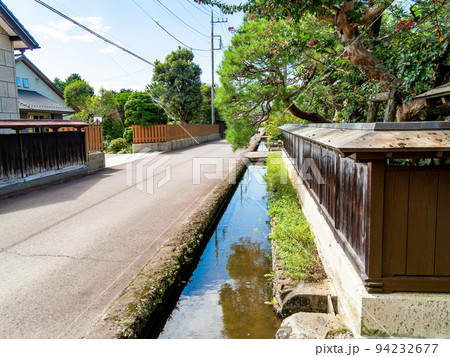 栃木県の城下町　喜連川の秋の景色　情緒豊かな御用堀 94232677