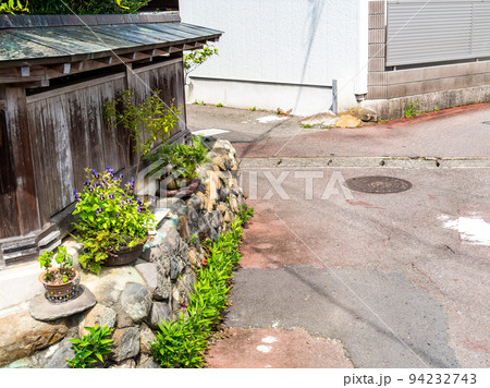 栃木県の城下町　喜連川の秋の景色　情緒豊かな御用堀 94232743
