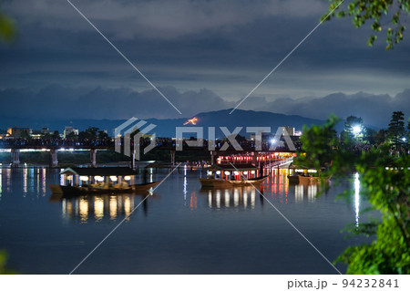 嵐山灯籠流しと五山の送り火 94232841