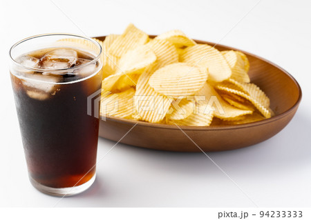 ポテトチップとコーラ 94233333