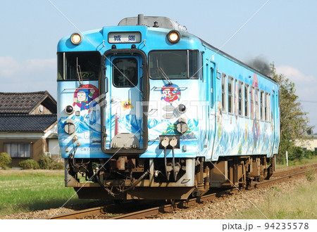 城端線 戸出ー油田 JR西日本 キハ40-2135(富山) 城端線 戸出ー油田 JR西日本 キハ40-2135(富山) 94235578