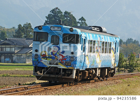 城端線 城端ー越中山田 JR西日本 キハ40-2135(富山) 城端線 城端ー越中山田 JR西日本 キハ40-2135(富山) 94235586